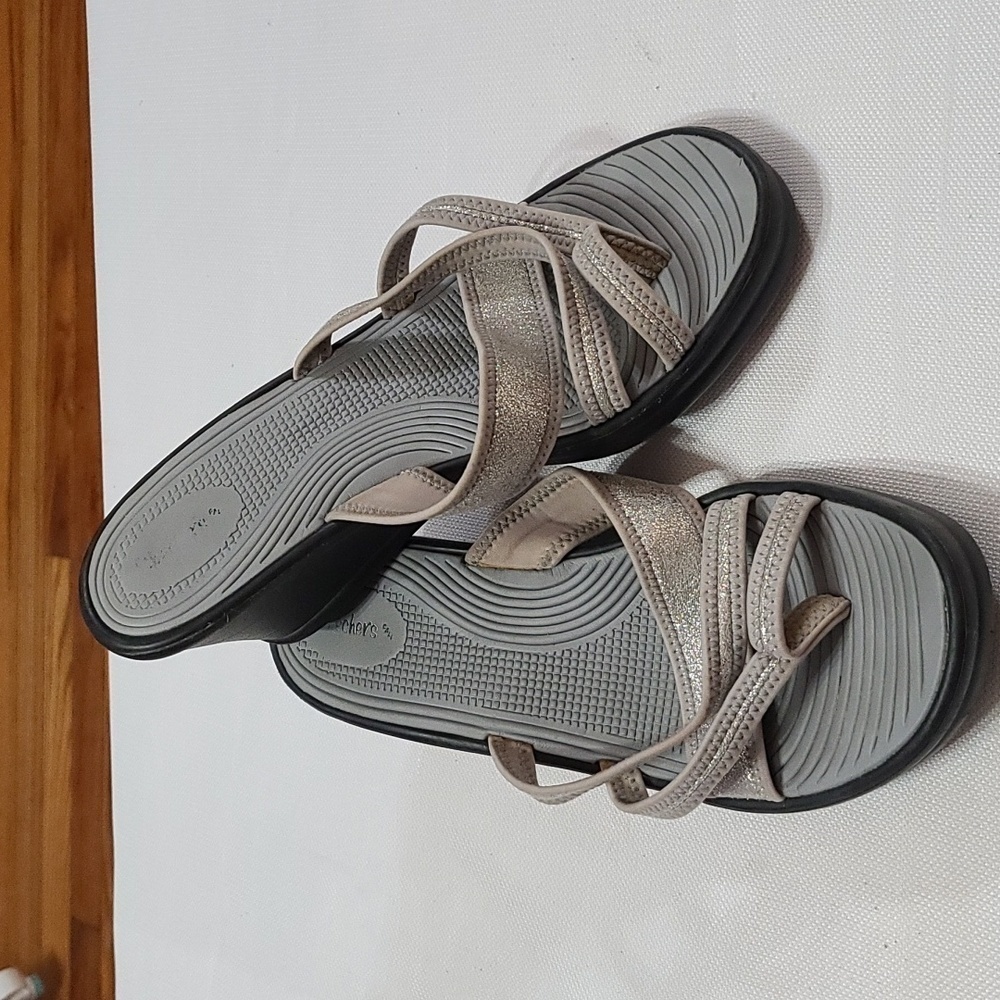 Skechers Womens Wedge‎ Sandals Strappy Shimmery Silver Approx Sz 10 GUC READ